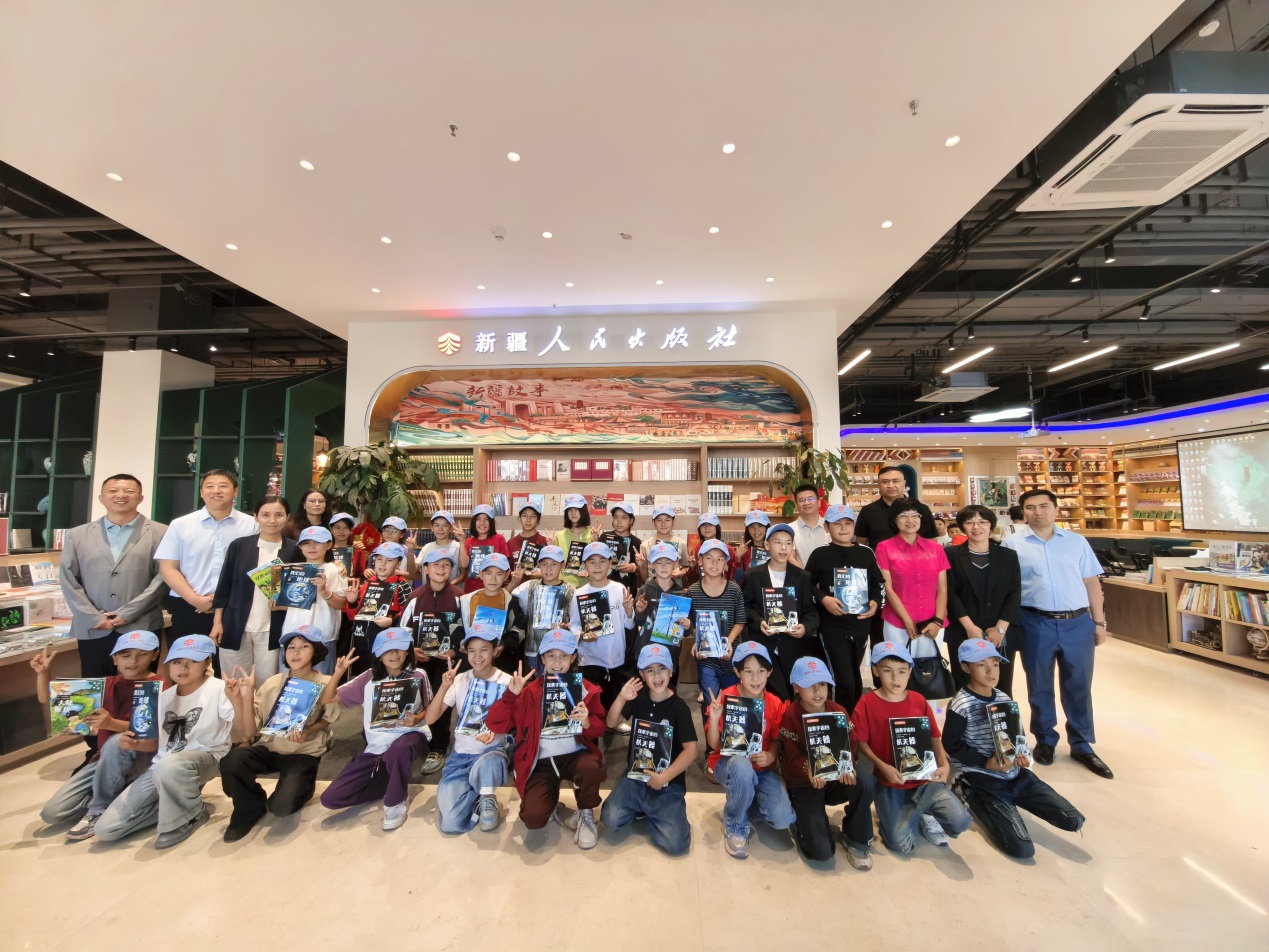 九游体育-跨越天山 同心筑梦：中国科学院新疆分院开展“民族团结一家亲”融情夏令营